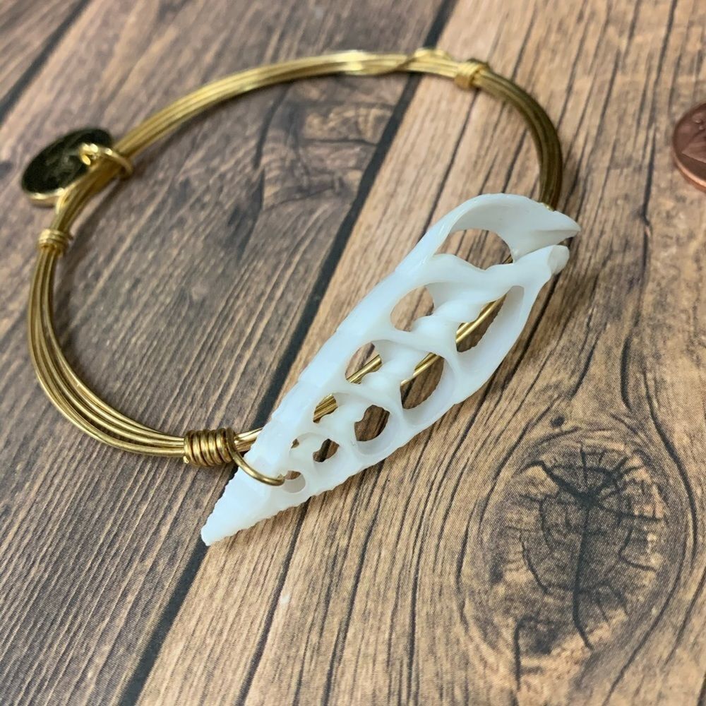 ‎Shellie Shell Wire Wrap Bracelet